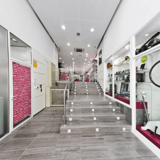 Cash Converters | Proyectos Agomadera | Constucción | Ebanistería | Carpintería | Madera | Decoracion | Reforma Integral | Mobiliario A Medida | Arquitectura Corporativa