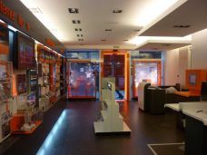 Ebanisteria Madera Metal Vidrio Comercial Tiendas Negocios Arquitectura Corporativa Decoracion Interior Reformas Agomadera Obra Tiendas Orange